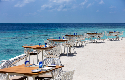 huvafen_fushi_celsius_restaurant_outdoor_seating_7