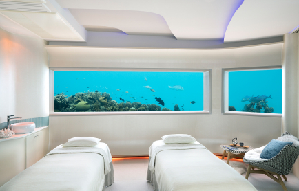 huvafen_fushi_spa_iconic_underwater_treatment_room_3-1