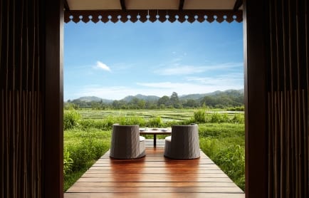 100540-21-jkw_outsideseating_0819