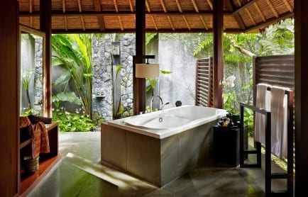 kayumanis-ubud-private-villas-and-spa-bathtub-room