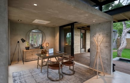 ivorylodgereceptiondesk-060222