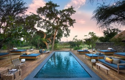 riverlodgeguestswimmingpool-081132