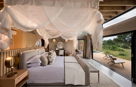 riverlodgeriversuitebedroom-081144