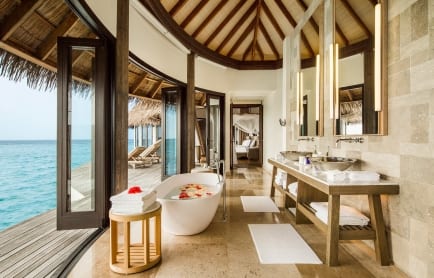 65804667-h1-como_villa