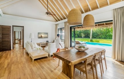 maalifushi_beach_villa_living