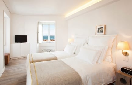 memmo-alfama-superior-room-r-r