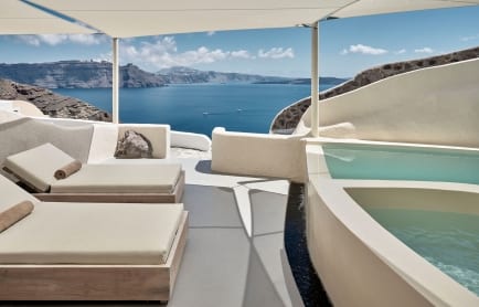 117130356-h1-jtrml-mystery-villa-4789-hor-clsc