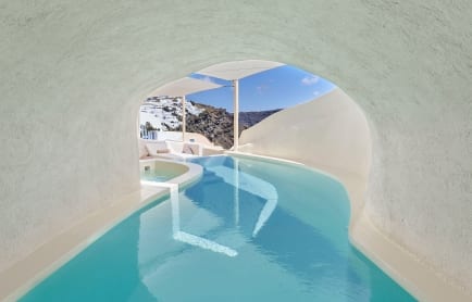 jtrml-mystery-villa-4790-hor-clsc