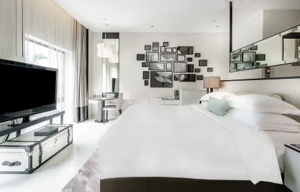 109191672-h1-gabrielle___camillia_bedroom