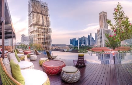 95783917-h1-rooftop_infinity_pool_with_city_view