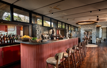 South-Africa-Ngala-Tented-Camp-main-guest-area-bar-2