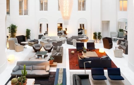 stonb-lounge-area-1412-hor-clsc