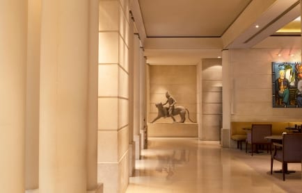 PARPH_P619 Sculpture Lobby