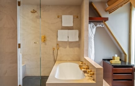 PARPH_P1189 Vendome Suite Bathroom