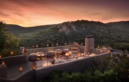 rooftop-dining-and-romance-at-andbeyond-phinda-rock-lodge-_1_