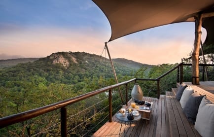views-from-guest-deck-at-andbeyond-phinda-rock-lodge-_2_