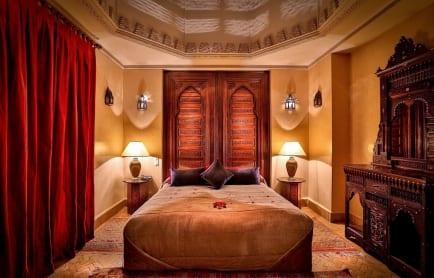 bedroom-lobby-suite-curtain