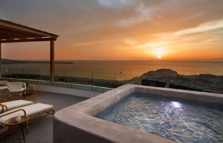 santo-maris-oia_exclusive-sunset-junior-suite-sea-view-07