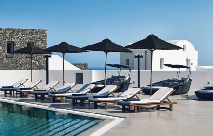 santo-maris-oia_main-pool_outdoors_09