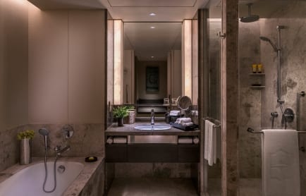 3-horizon-club-room-bathroom