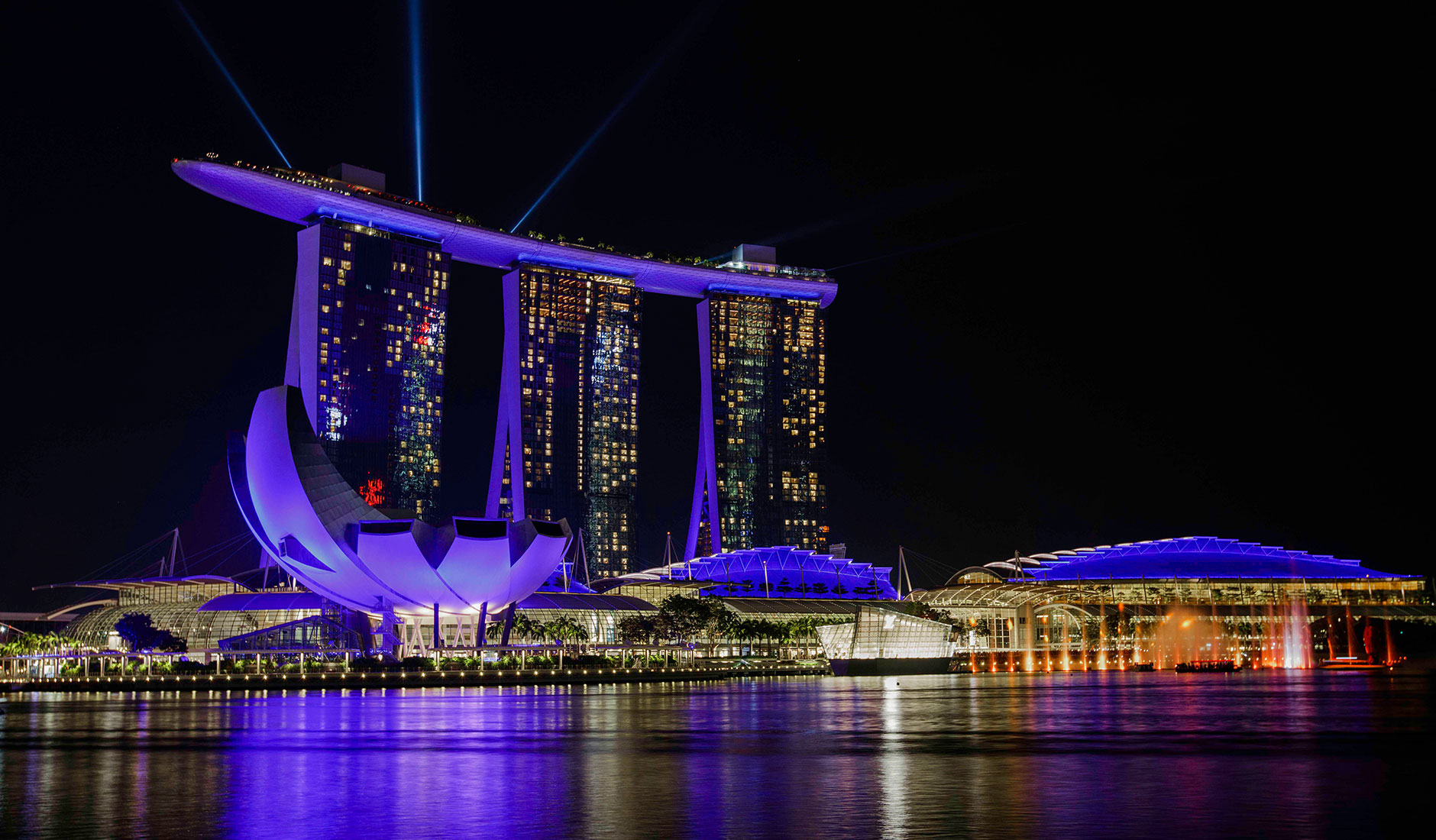 On top of Singapore: the SkyPark infinity pool, Singapore • Photo © Marina Bay Sands