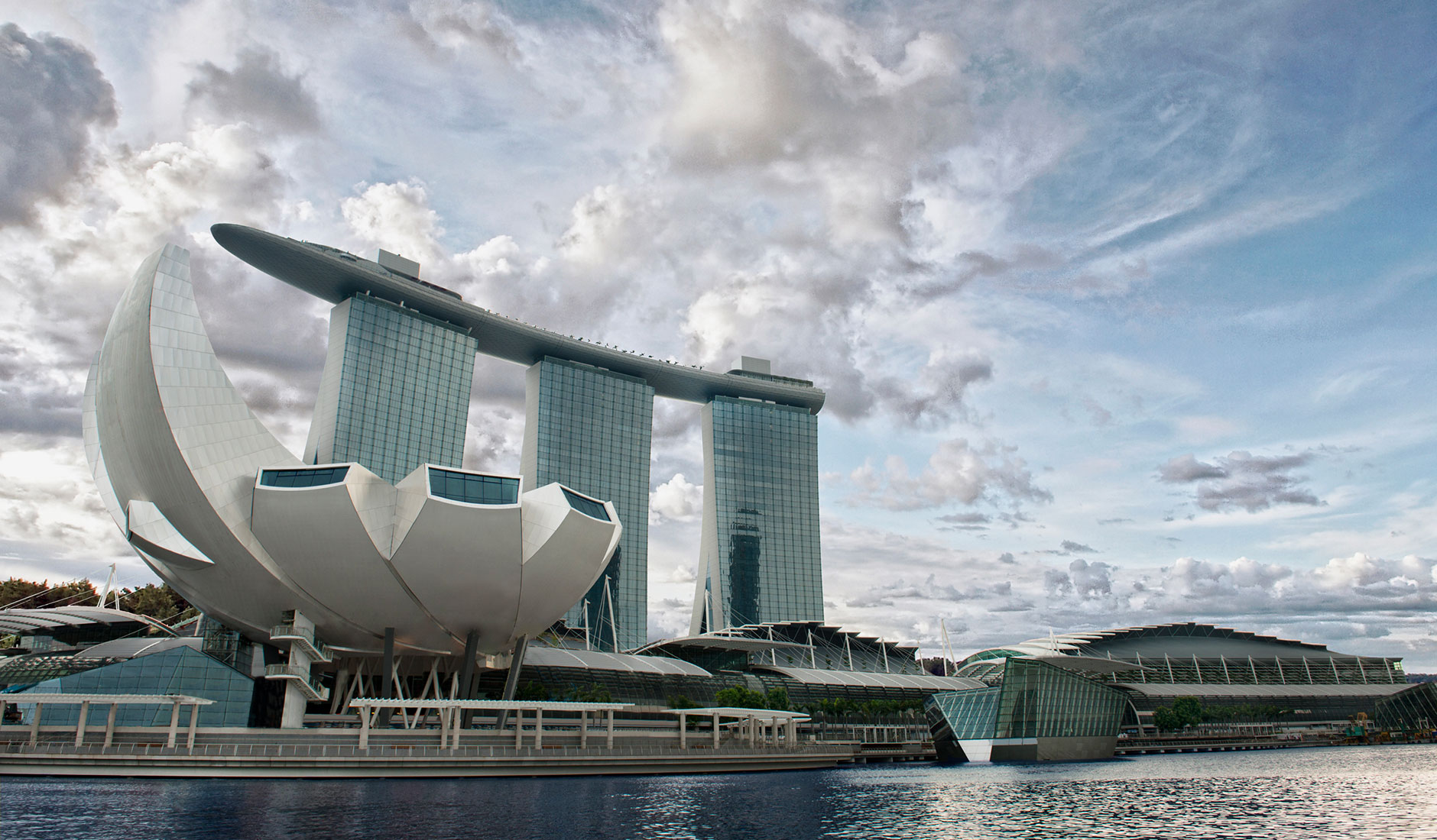 On top of Singapore: the SkyPark infinity pool, Singapore • Photo © Marina Bay Sands