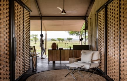 singita-sabora-wellness-centre-spa-with-staff-scaled