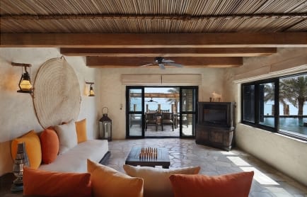 four_bedroom_beachfront_reserve_living_room2_6910-a4