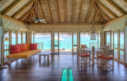 gili-lankanfushi-glm_crusoe-residence-living-room-area