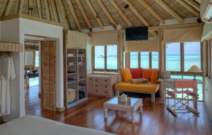 gili-lankanfushi-glm_private-reserve-guest-bedroom