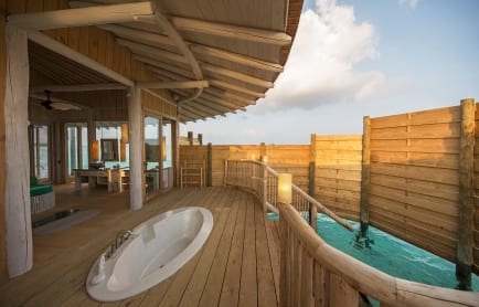 tps-sonevajani-014-sj-1_bedroom_overwater_villa_outdoor_shower_by_richard_waite