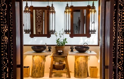 overwater_bathroom_1