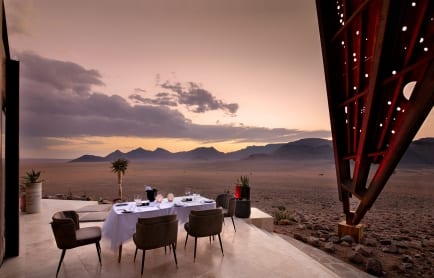 outdoor-dining-andbeyond-sossusvlei__2_