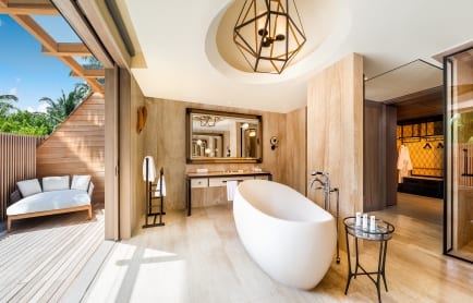 str4315gb-206183-caroline-astor-estate-master-bathroom-high