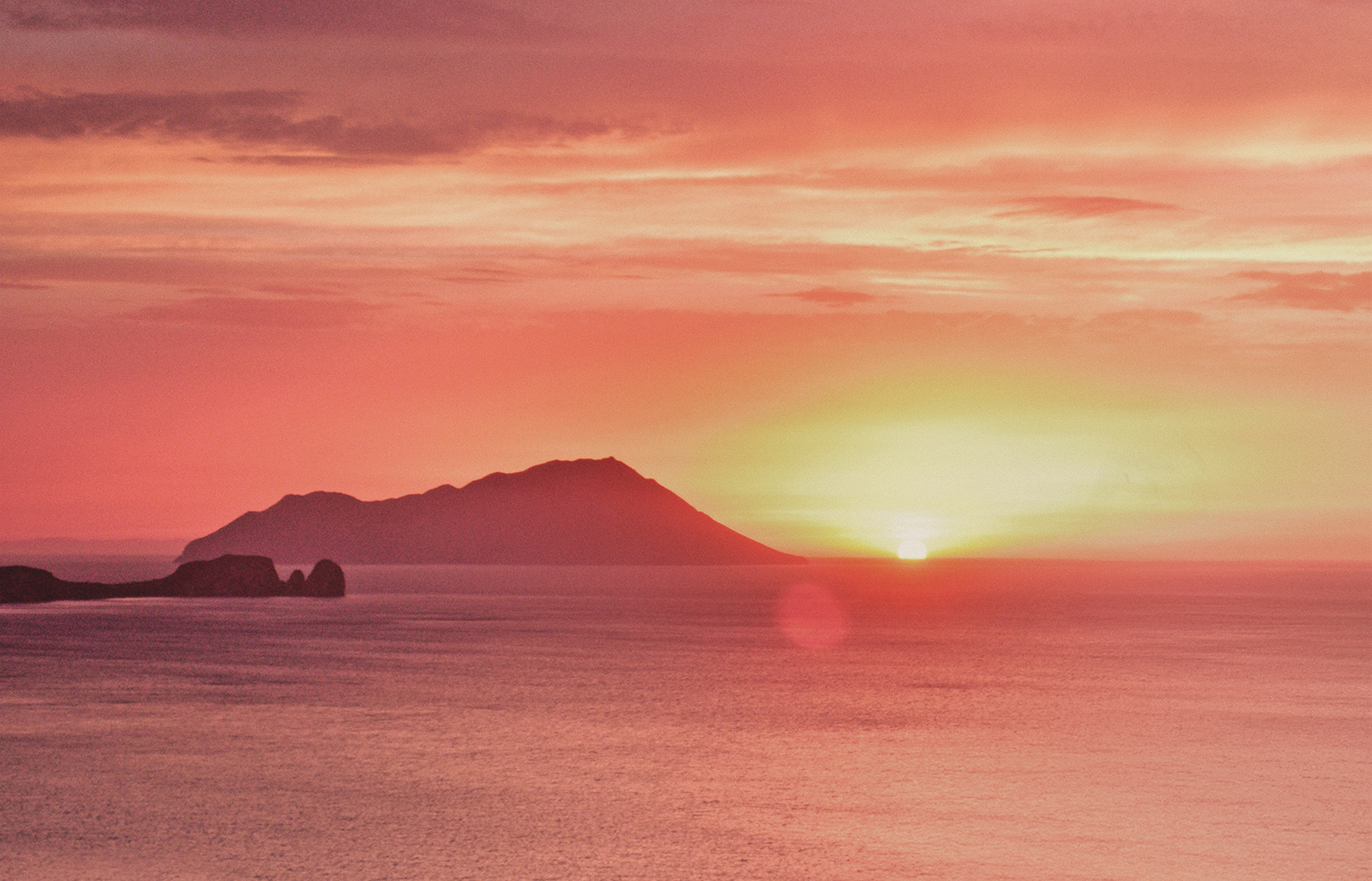 The Best Things to Do in Milos, Greece – The Ultimate Travel Guide • by TravelPlusStyle.com The Best Things to Do in Milos, Greece – The Ultimate Travel Guide • by TravelPlusStyle.com