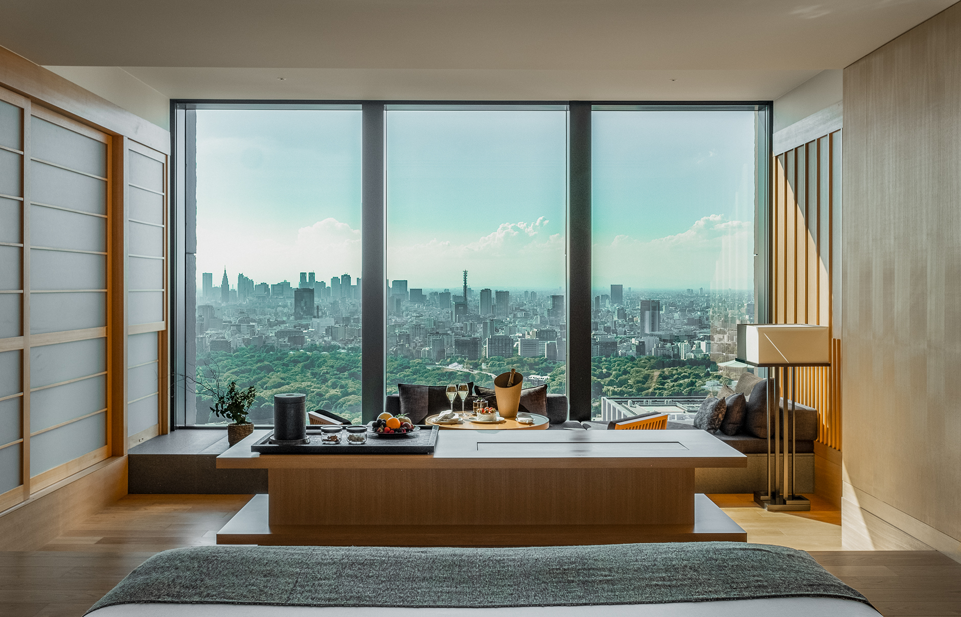 aman-tokyo-japan-accommodation-deluxe-room-with-champagne_31454
