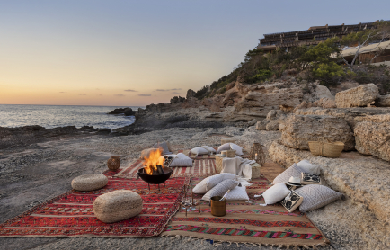 bohemian_picnic_at_the_rocky_beach_9827-a4