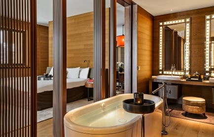 79440745-h1-cam-rooms-grand_deluxe_suite-bathroom_02