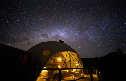 the-highlands-starry-dome-at-night