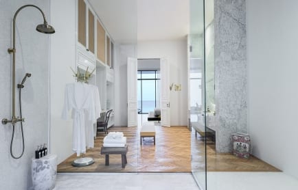 the-writer-bathroom-a