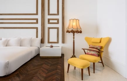 the-writer-bedroom-detail