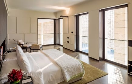 115280377-h1-verandah_pool_suite_-_bedroom