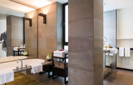 83676585-h1-garden_terrace_room_-_bathroom