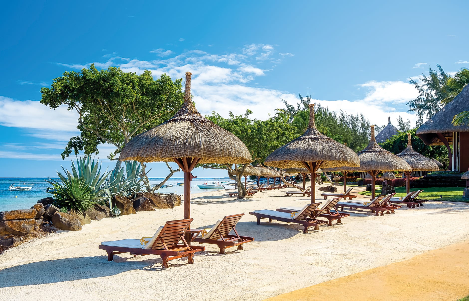 The Oberoi, Mauritius. Hotel Review by TravelPlusStyle. Photo © Oberoi Hotels & Resorts 58642787-h1-the_oberoi_mauritius_-_main_beach