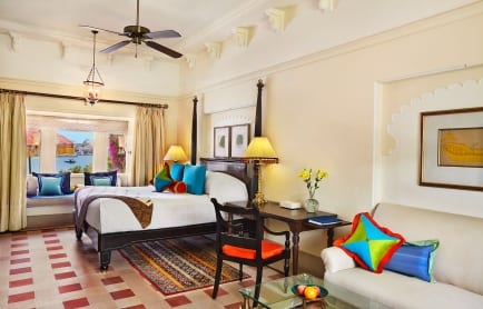 bedroom-premier-room-with-semi-private-pool