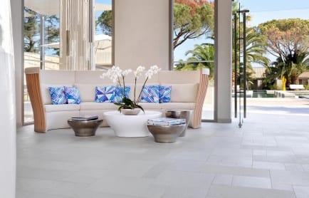 hotel-sezz-saint-tropez-lobby-1-manuel-zublena-55784-3200-2400-auto