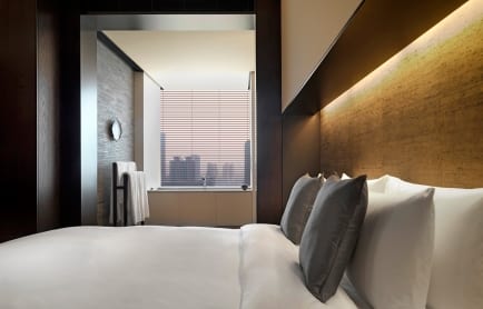 28068475-h1-deluxe-suite_bedroom