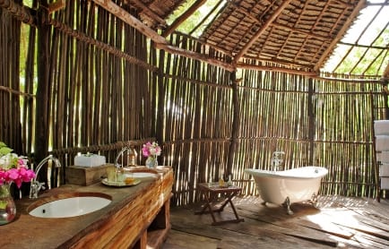 cropacacia-nyumba-outdoor-bathroom