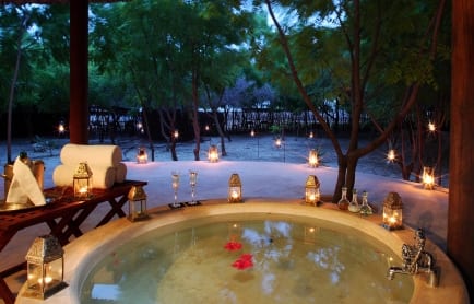 red-pepper-house-kenya-bath