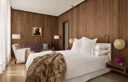 111768175-h1-loneb-suite-3564-hor-clsc